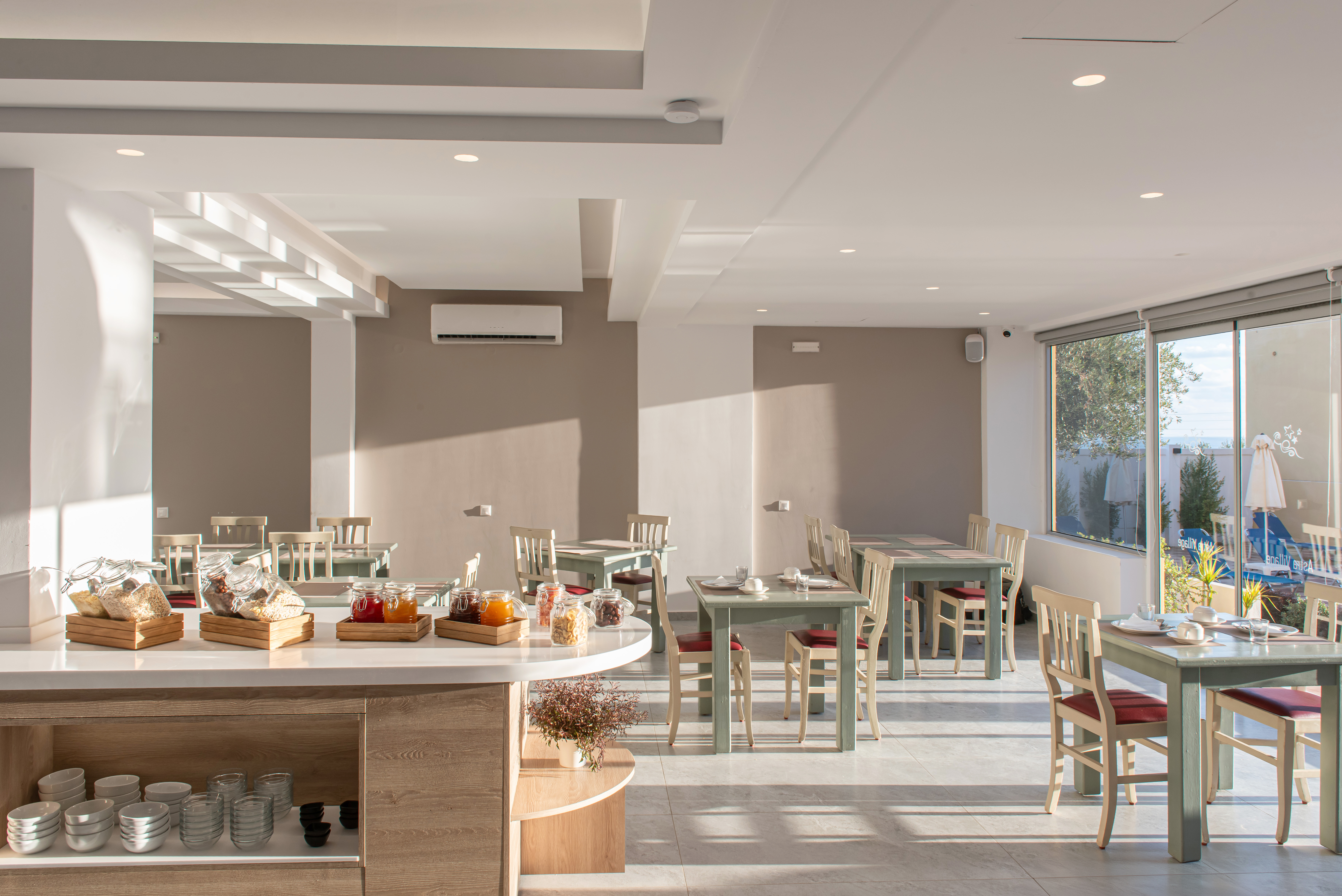 BREAKFAST ROOM