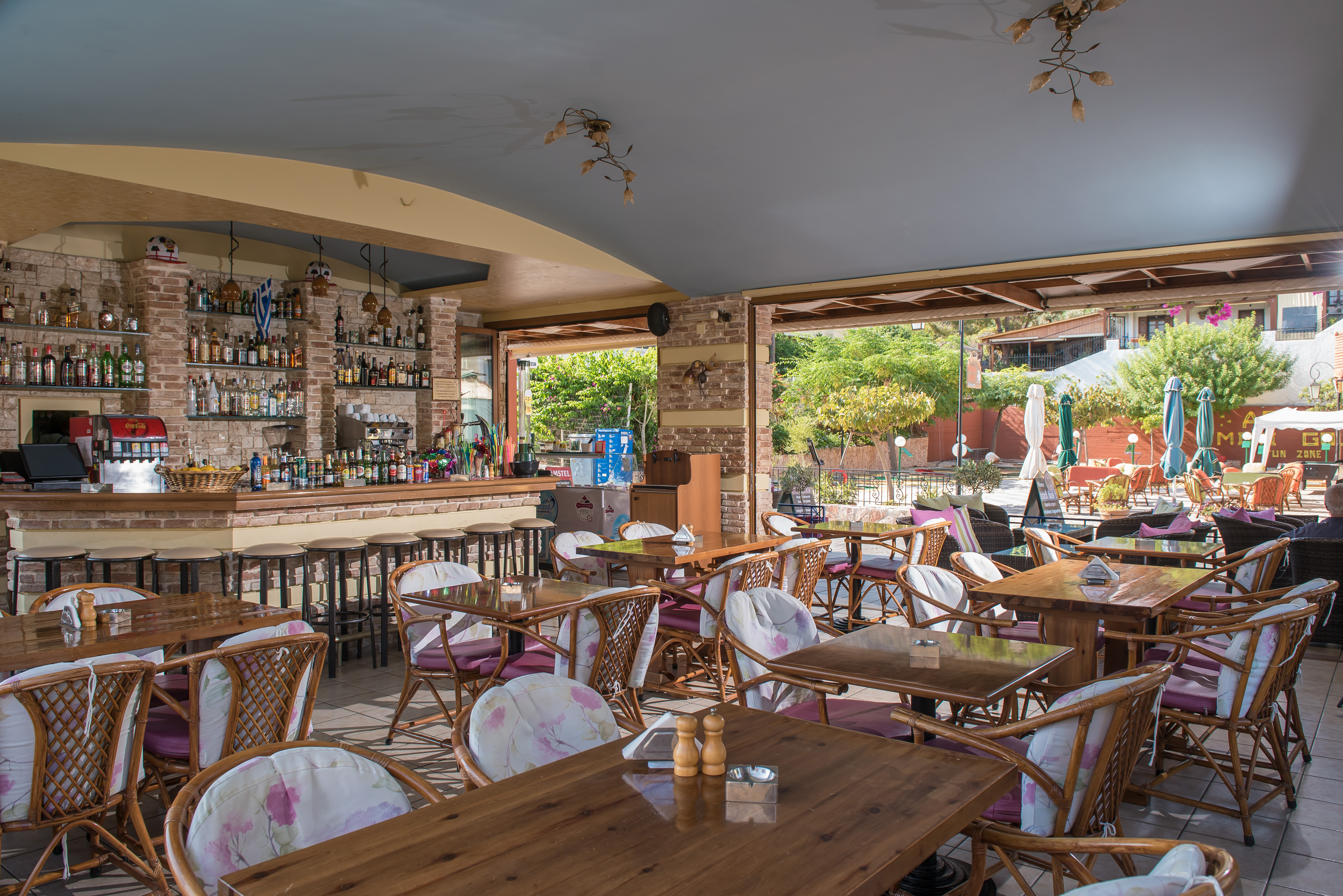ASTRA CAFÉ-BAR
